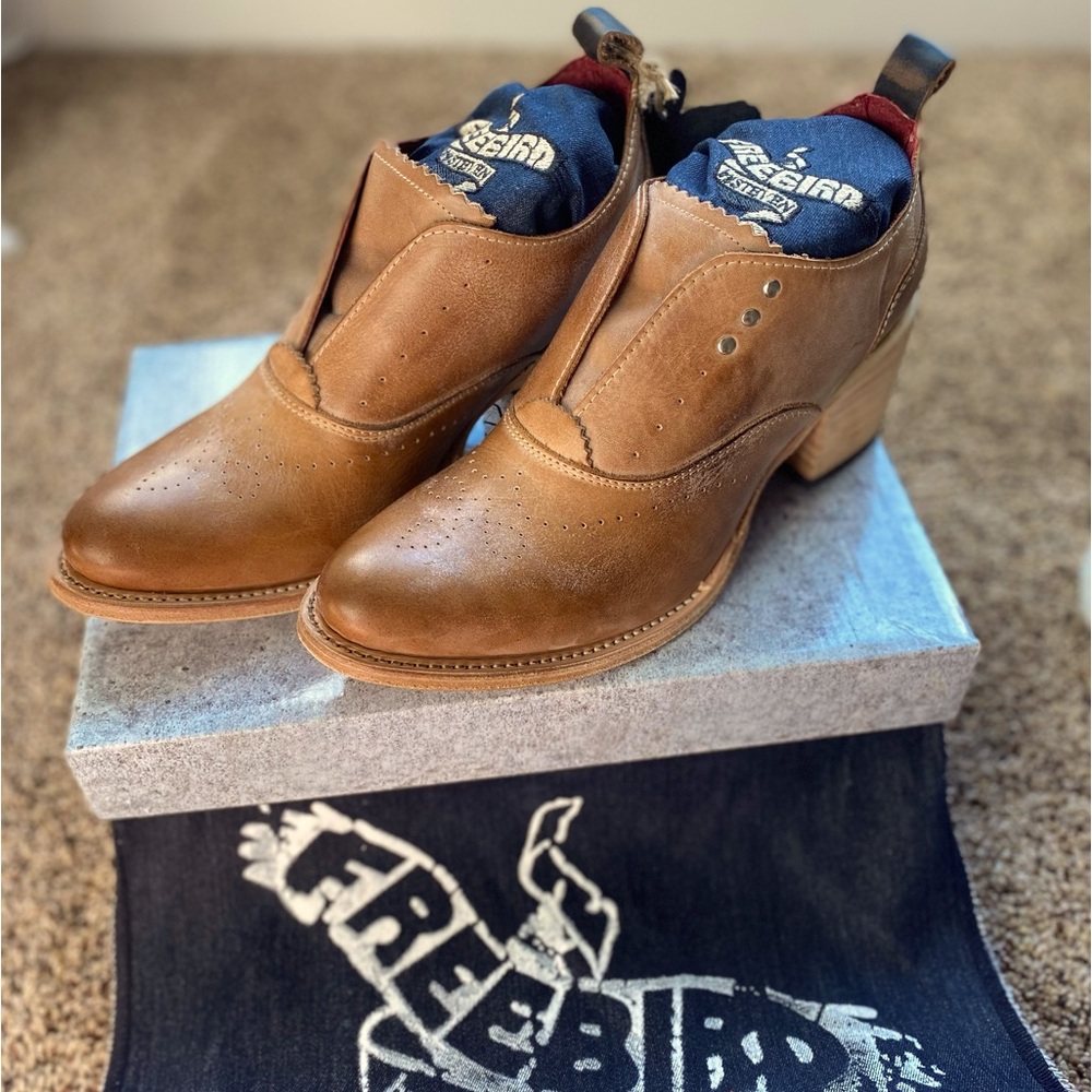 Freebird by Steven - Sadie (Tan) Size 8. BRAND NEW WITH TAGS - ORIGINAL BOX